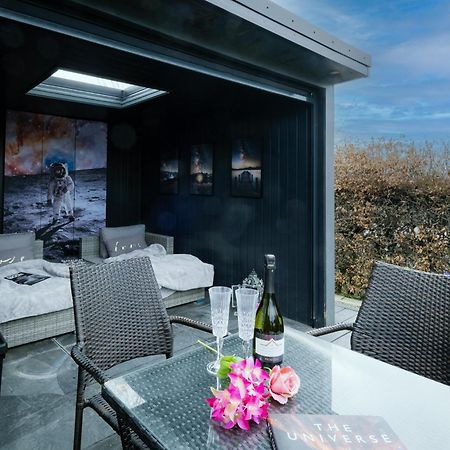 Rockside - Luxury 1 Bedroom Home With Hot Tub, Central Location, Parking And Pet Friendly Windermere Kültér fotó
