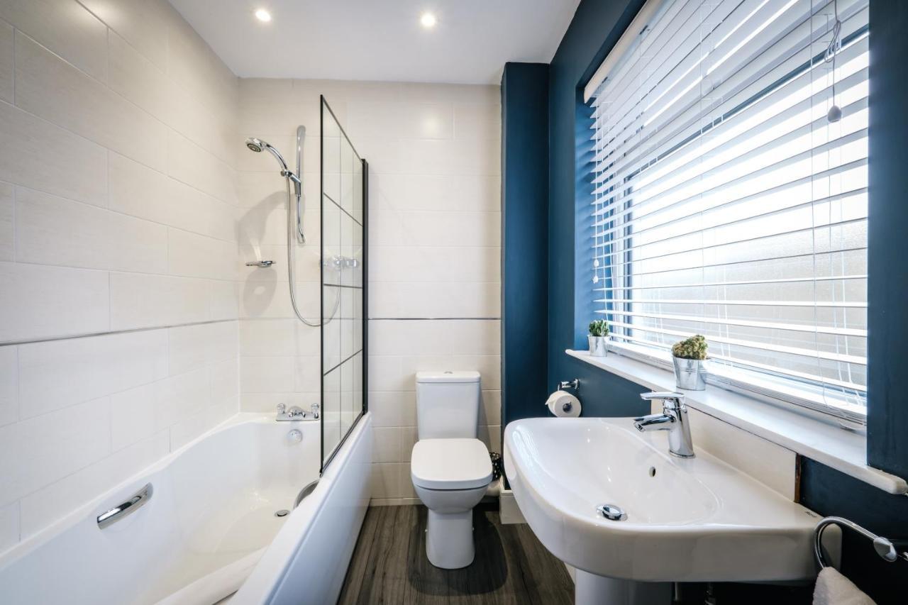 Rockside - Luxury 1 Bedroom Home With Hot Tub, Central Location, Parking And Pet Friendly Windermere Kültér fotó