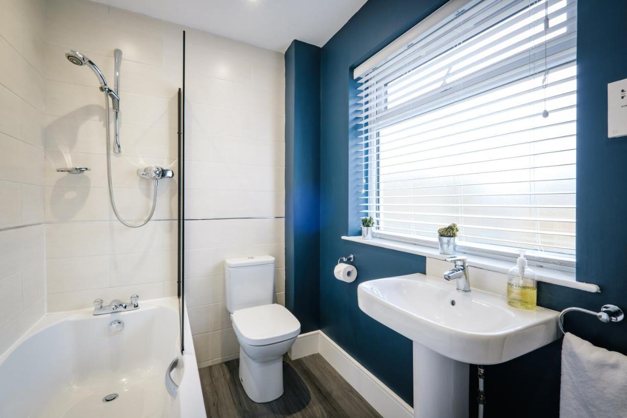 Rockside - Luxury 1 Bedroom Home With Hot Tub, Central Location, Parking And Pet Friendly Windermere Kültér fotó