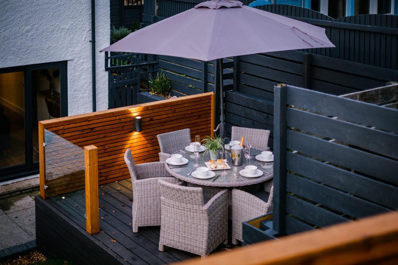 Rockside - Luxury 1 Bedroom Home With Hot Tub, Central Location, Parking And Pet Friendly Windermere Kültér fotó