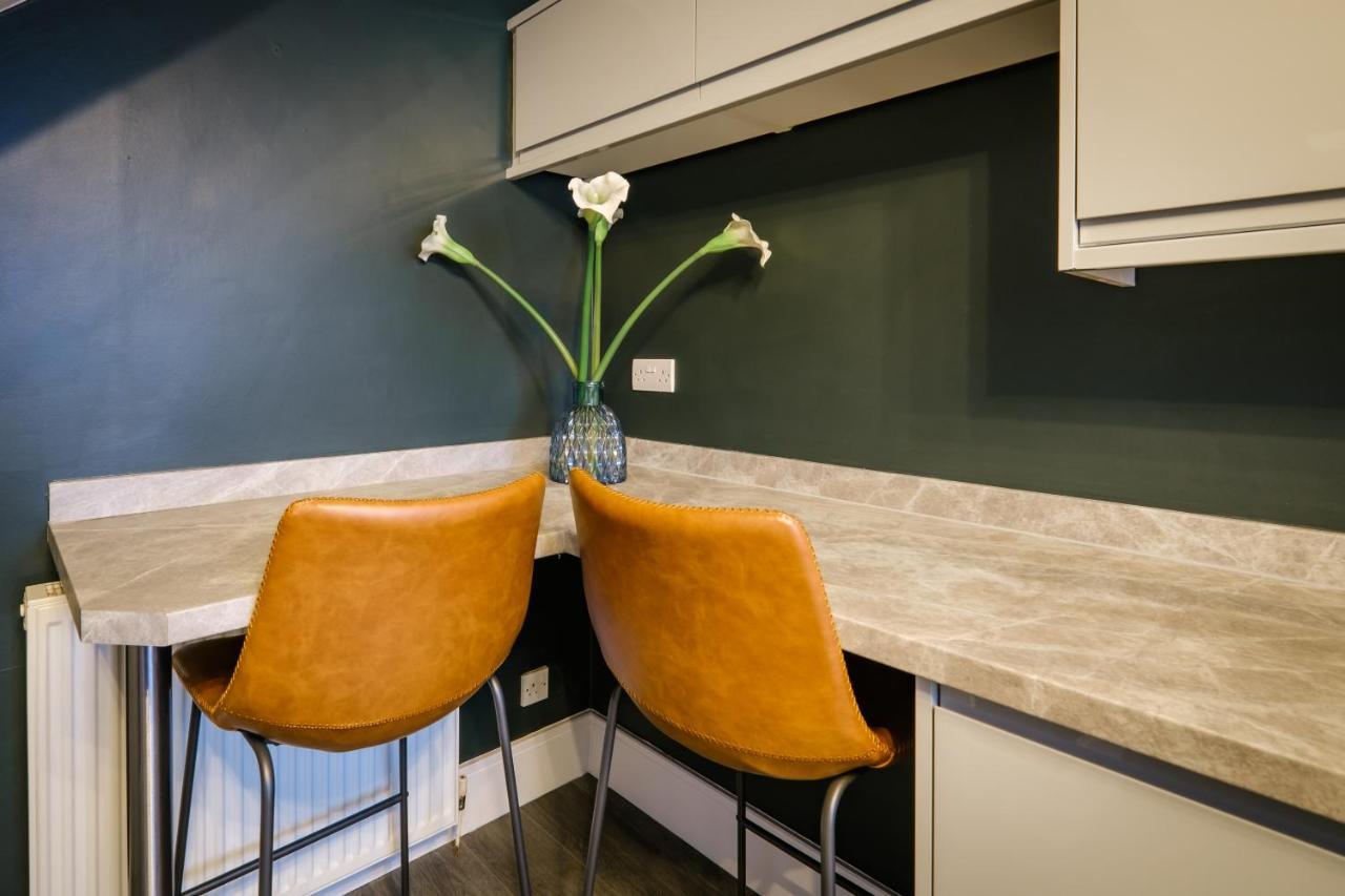Rockside - Luxury 1 Bedroom Home With Hot Tub, Central Location, Parking And Pet Friendly Windermere Kültér fotó