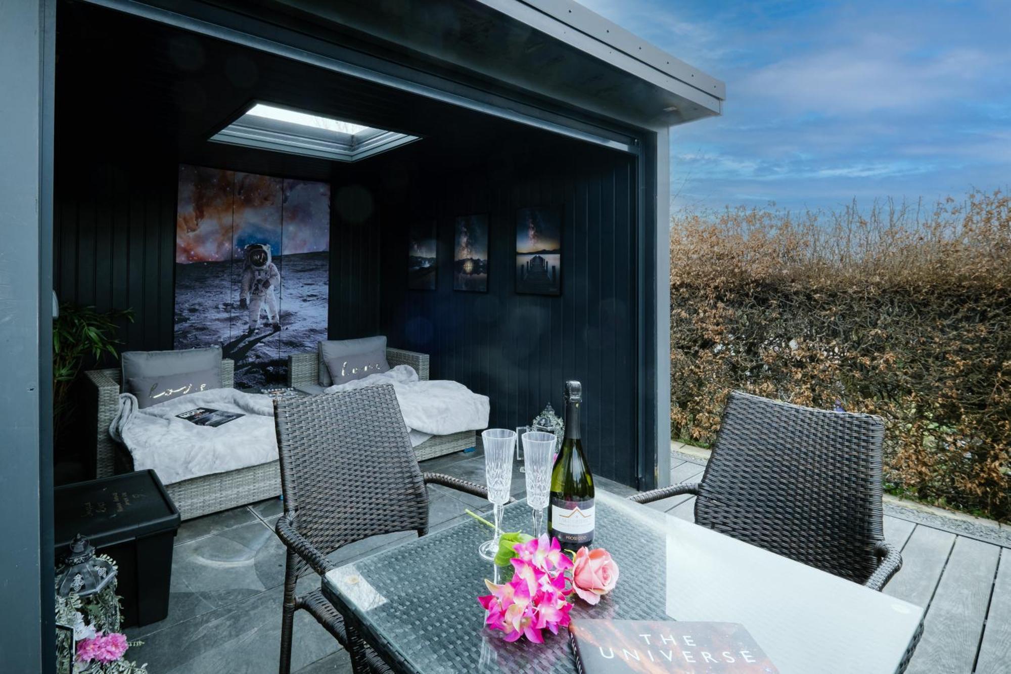 Rockside - Luxury 1 Bedroom Home With Hot Tub, Central Location, Parking And Pet Friendly Windermere Kültér fotó