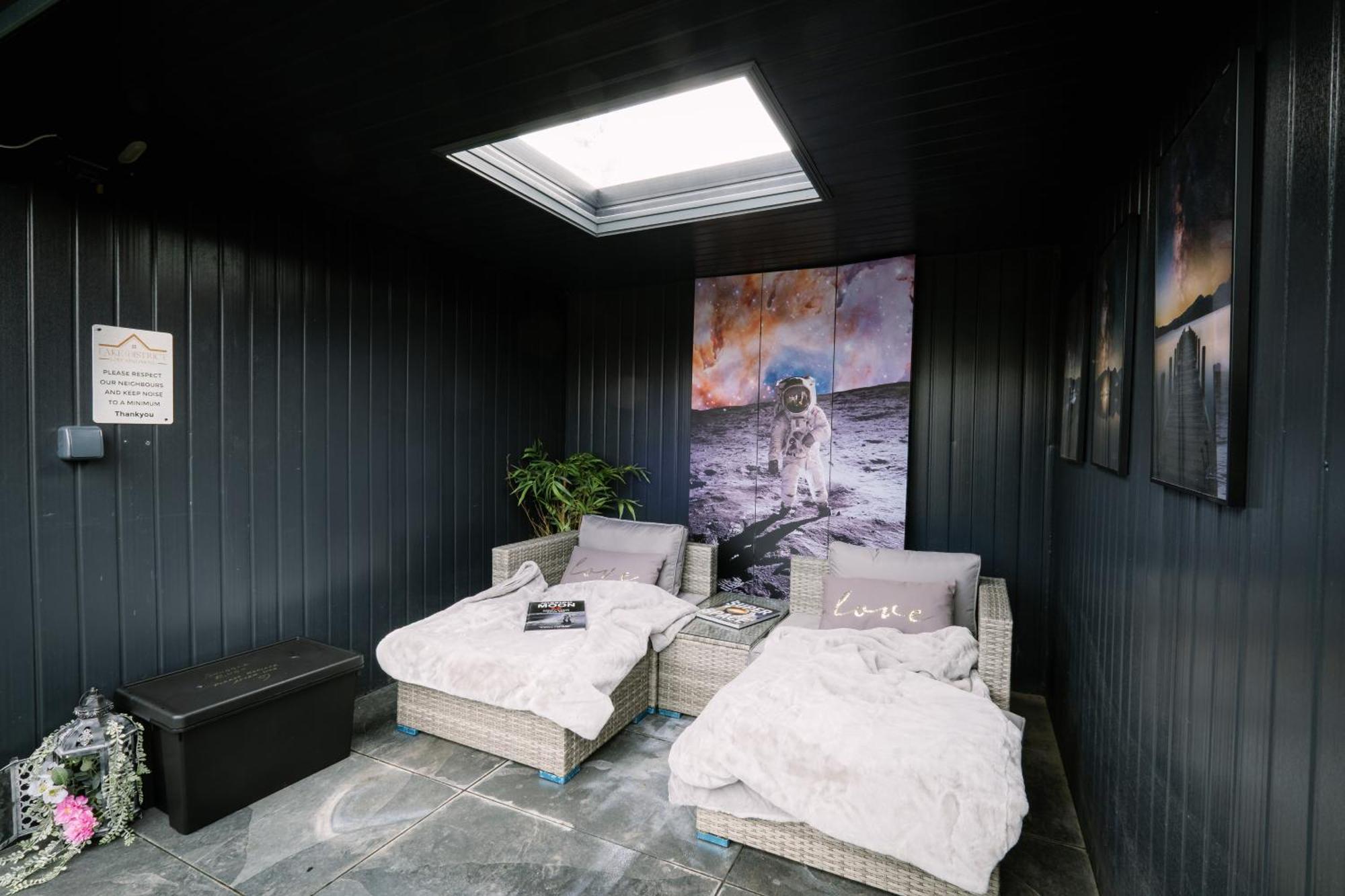 Rockside - Luxury 1 Bedroom Home With Hot Tub, Central Location, Parking And Pet Friendly Windermere Kültér fotó